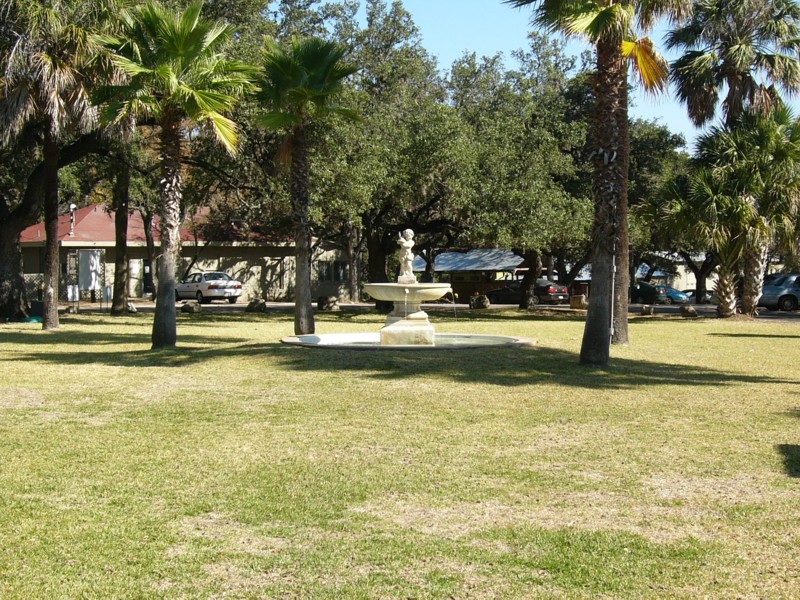 fountain out front1.JPG